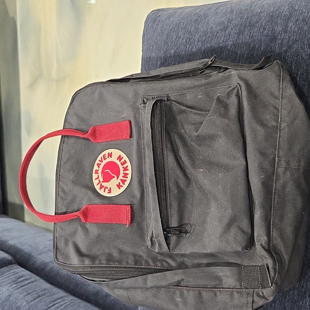 Fjallraven Kånken Black and Red Backpack